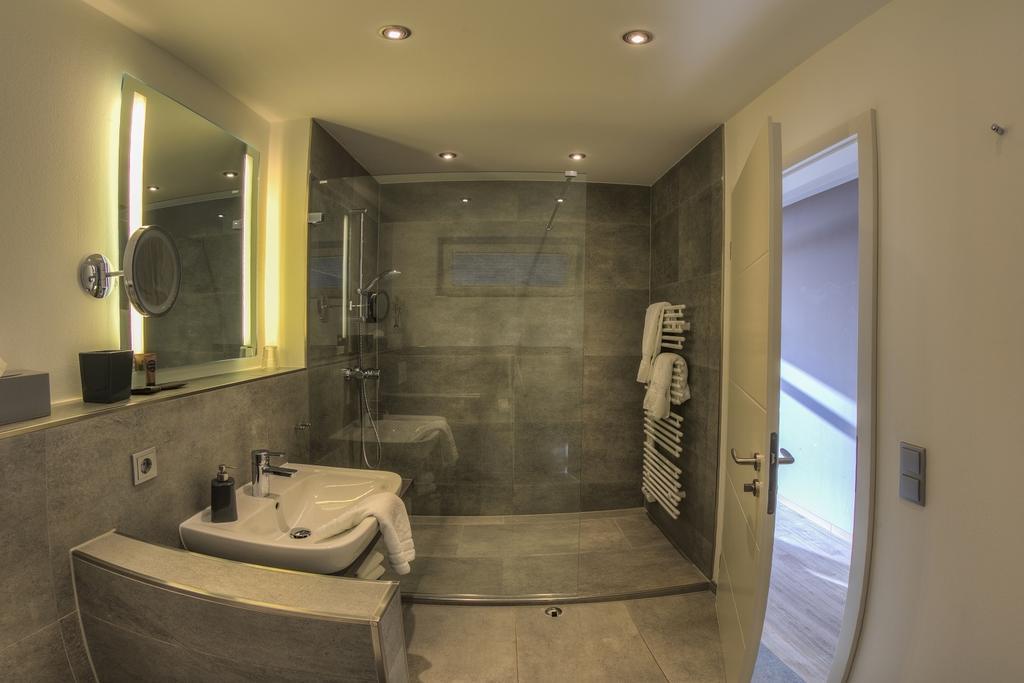 Romantik Seehotel Eichenhain 佩尔泽哈肯 外观 照片