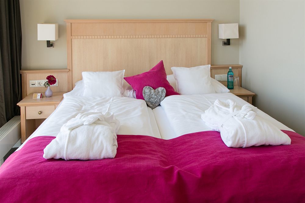 Romantik Seehotel Eichenhain 佩尔泽哈肯 外观 照片