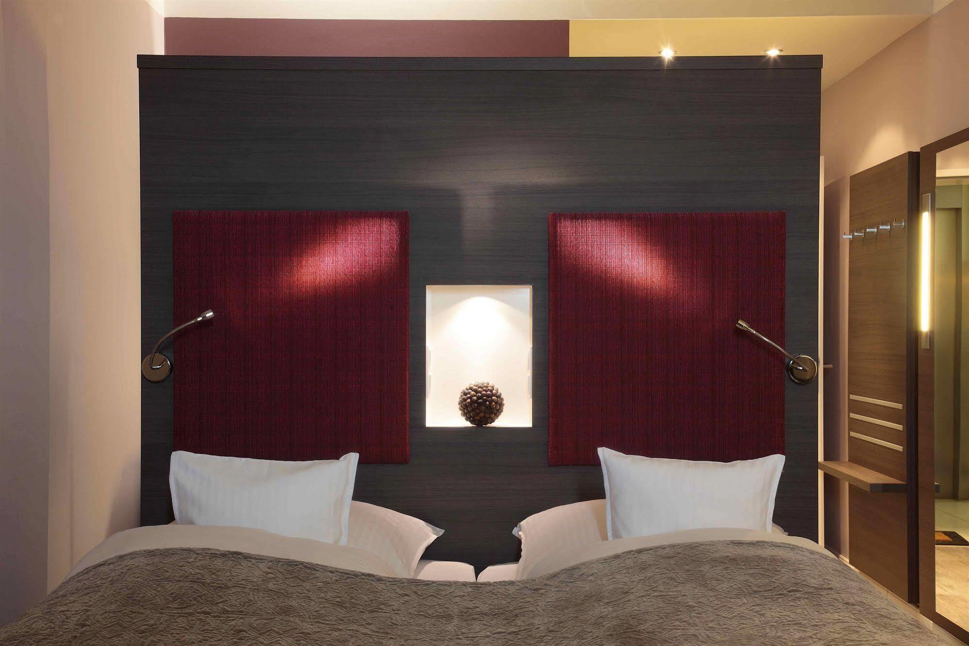 Romantik Seehotel Eichenhain 佩尔泽哈肯 外观 照片